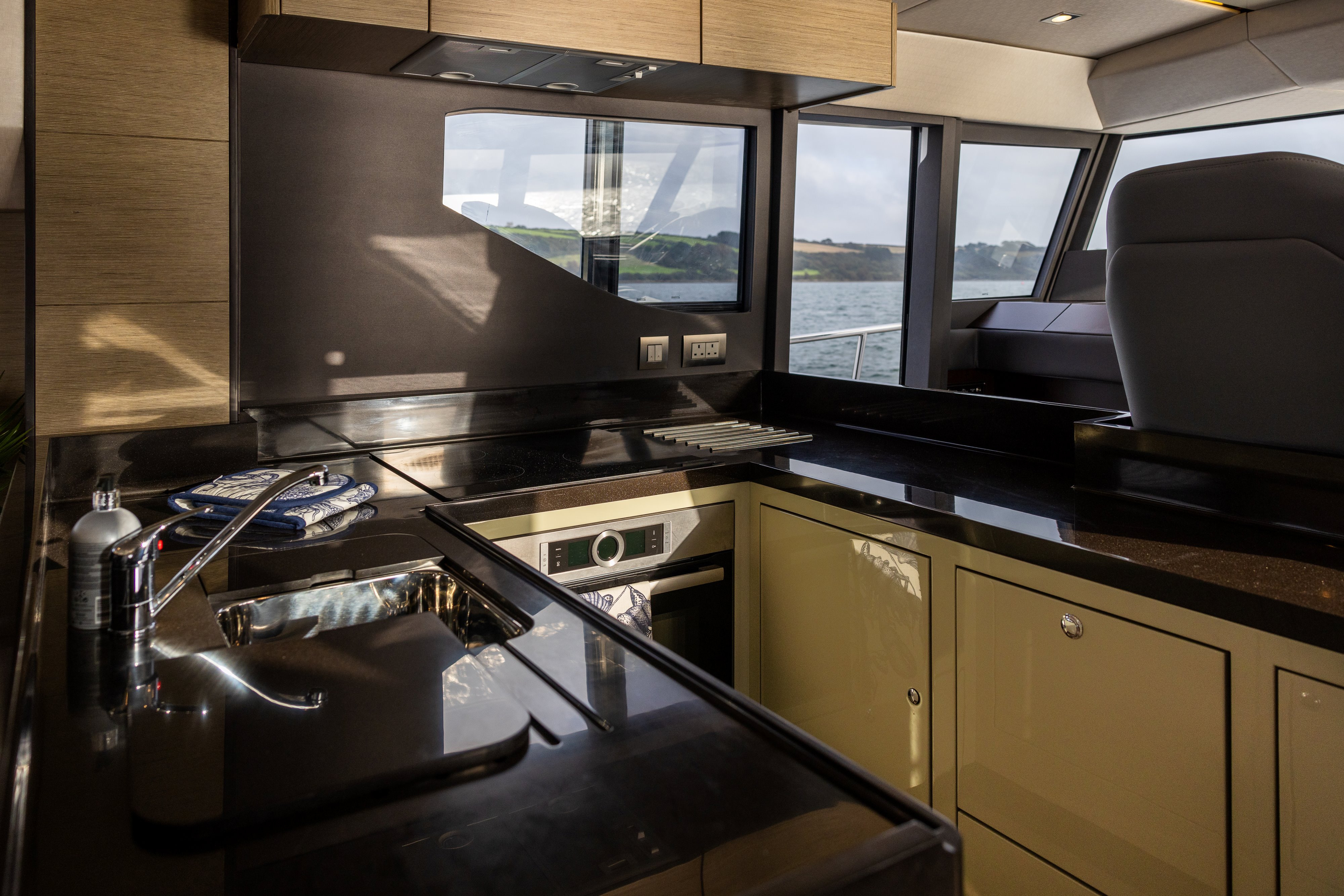 The galley of the Hardy 50DS